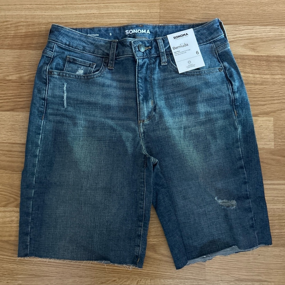 NWT Sonoma Ladies High Rise Bermuda Short Size 6